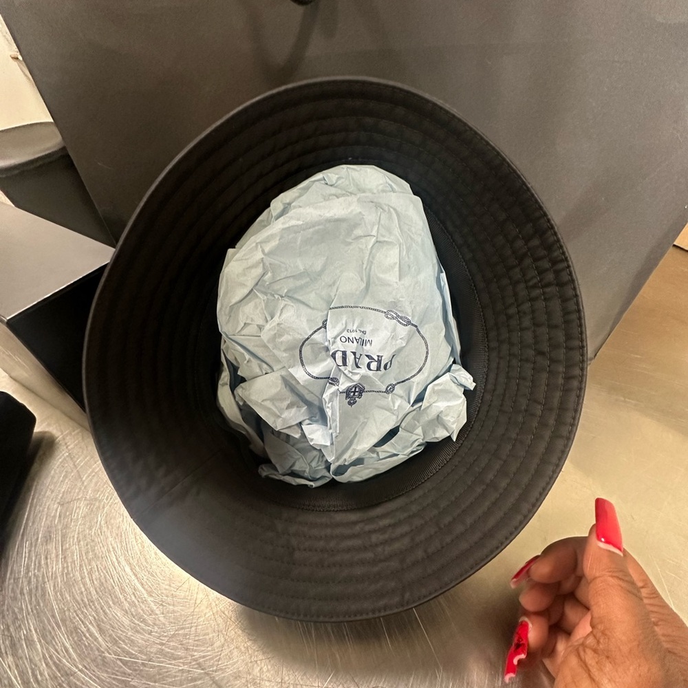 Prada hat - Picture 3 of 5